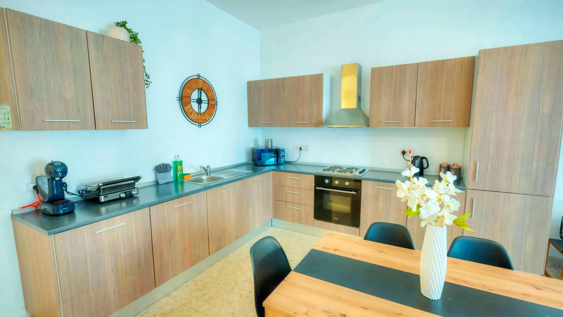 Large & Cozy Flat, Spacious Yard, Near Beach Pmic1-2 Sliema