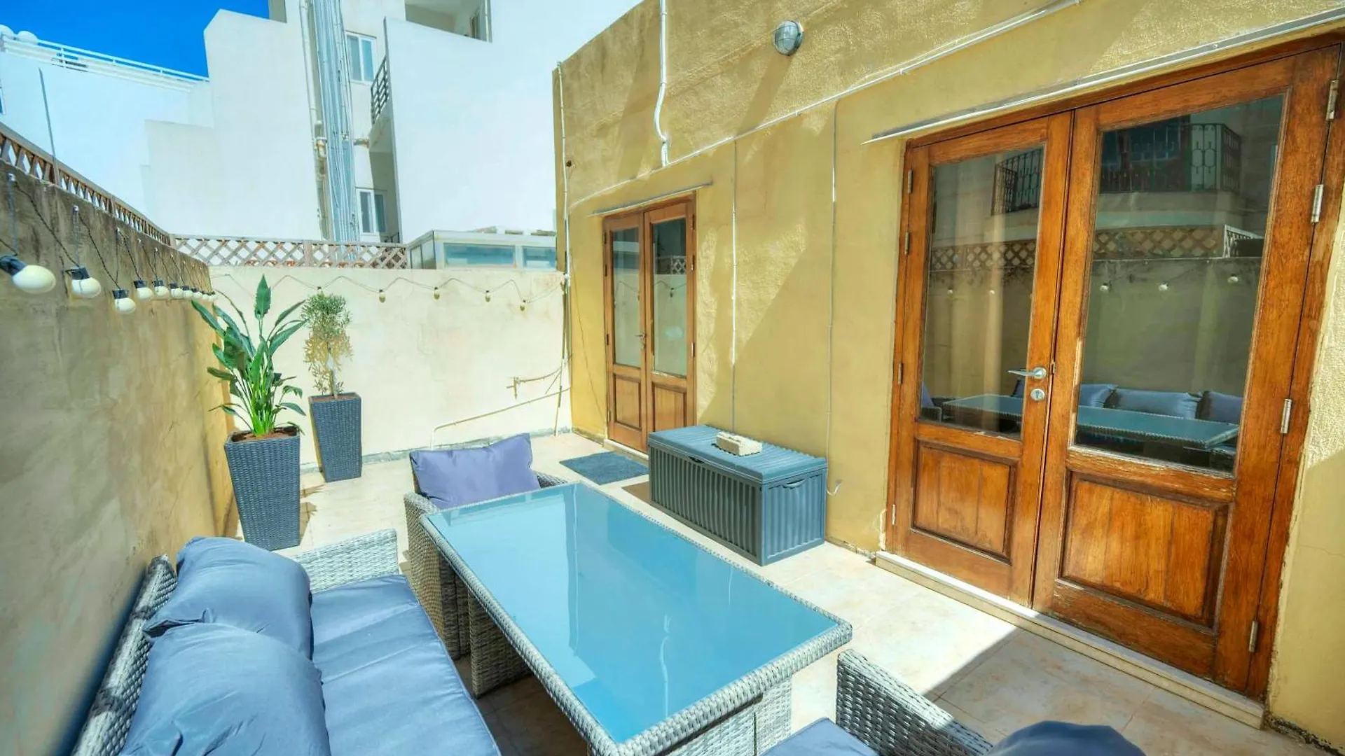 Large & Cozy Flat, Spacious Yard, Near Beach Pmic1-2 Sliema Malta