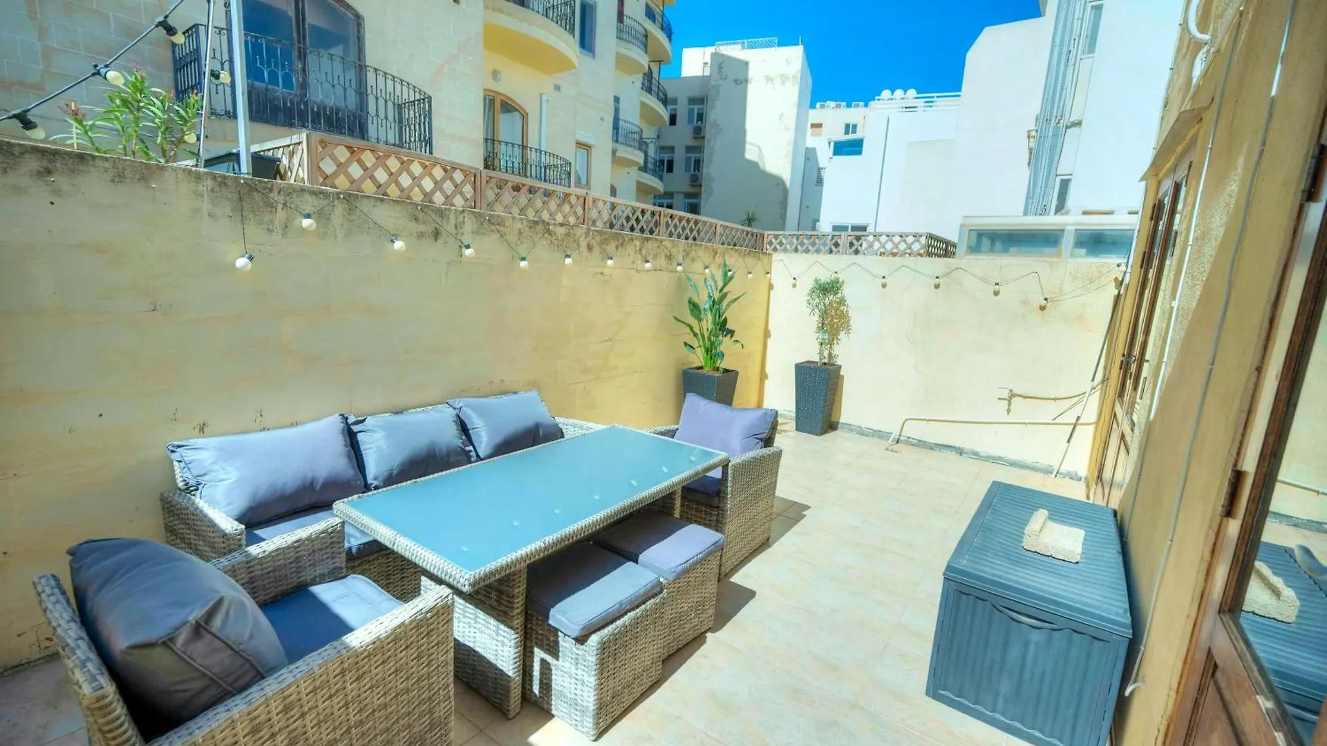 Large & Cozy Flat, Spacious Yard, Near Beach Pmic1-2 location